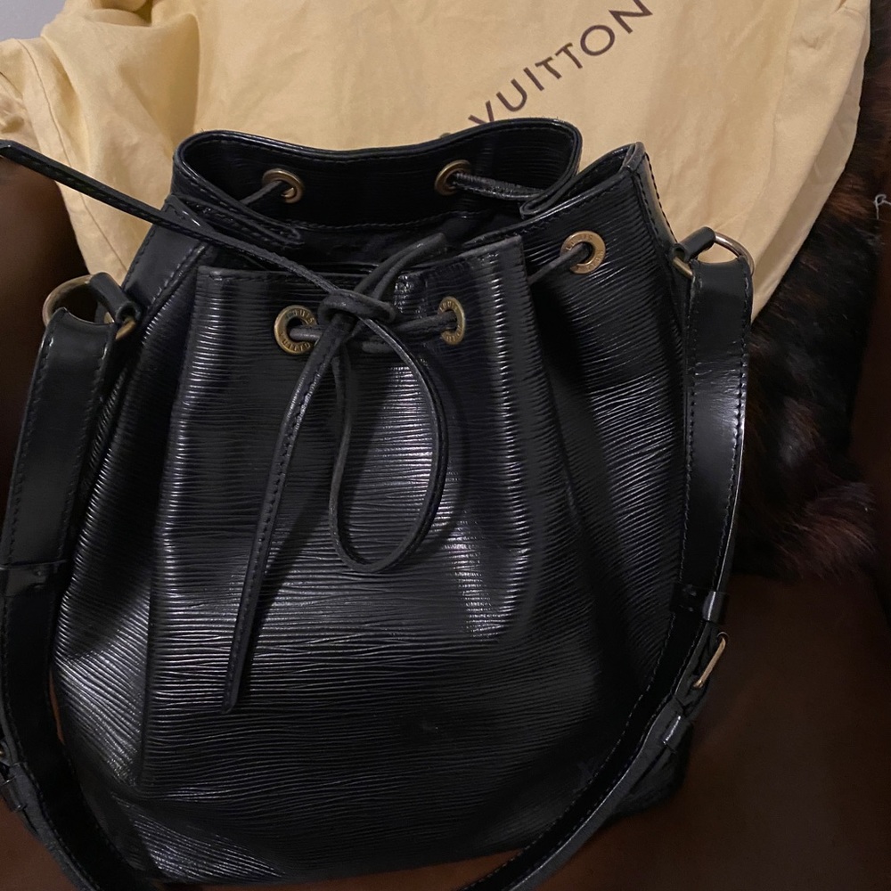 LV Epi Noe MM Black Shoulder Bag. Dustbag not incl. EUC. Vintage No smells